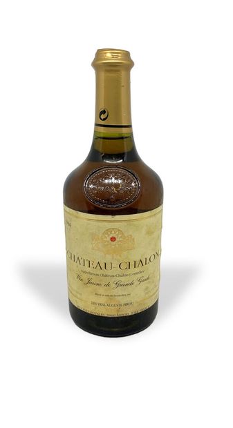  2 bouteilles : 
- 1 CHÂTEAU-CHÂLON 1994 des Caves Royales, Les Vins Auguste Pirou,...
