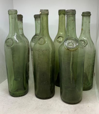  35 bouteilles anciennes vides