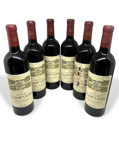 12 bouteilles de Château LA LOUVIERE Pessac-Léognan...