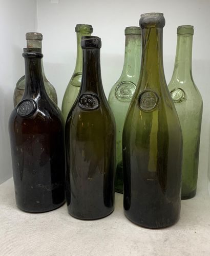  35 bouteilles anciennes vides