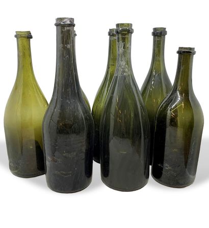  25 bouteilles anciennes vides