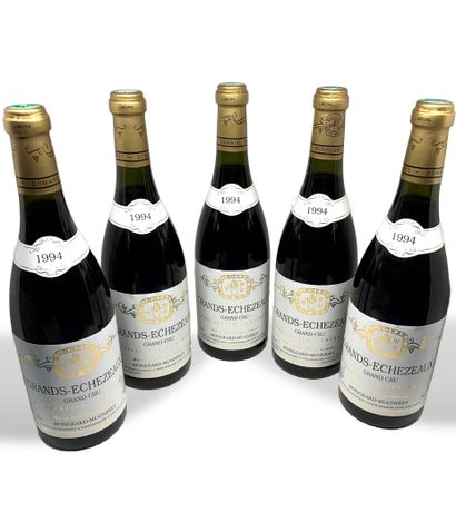 null 9 bouteilles du Domaine MONGEARD-MUGNERET : 

- 1 RICHEBOURG Grand Cru 1988,...