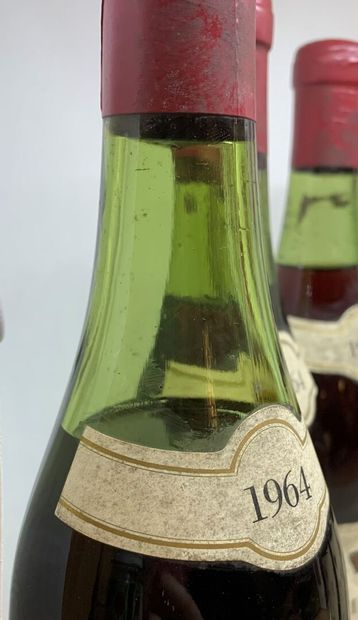  12 bouteilles de POMMARD Croc Blanc 1964 du Domaine Raymond Launay, 4 haute épaule,...