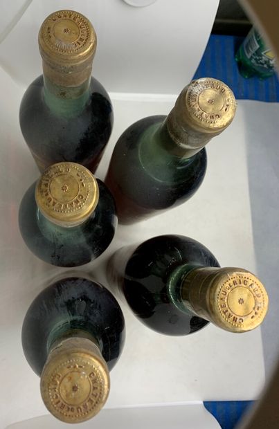 null 5 bouteilles LOUPIAC 1945 du Château Ricaud, 1 base goulot, 2 très légèrement...