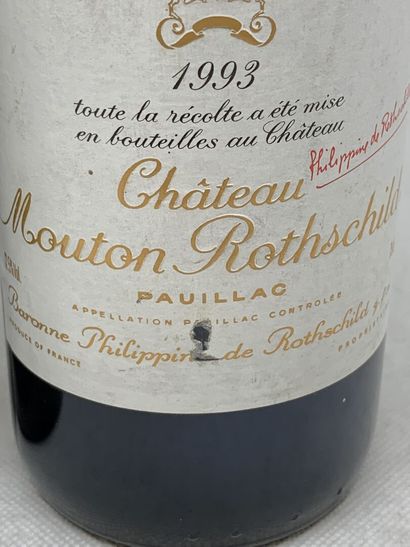 null 2 bottles of Château MOUTON-ROTSCHILD Pauillac:

- 1 from 1977 (Homage to Her...