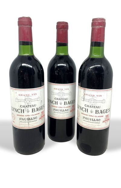  3 bouteilles de Château LYNCH-BAGES Grand Cru Classé Pauillac 1982, 2 base goulot,...