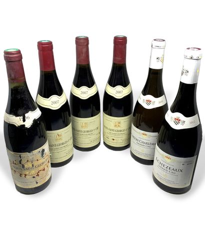null 12 bouteilles : 

- 2 CORTON Grand Cru 1998 d'Albert de Laroche, étiquettes,...