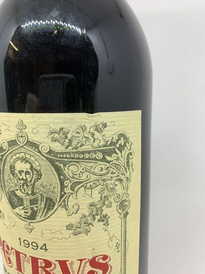  1 bouteille de PETRUS Pomerol 1994, Grand Vin, Mme L.P. Lacoste-Loubat, étiquette...