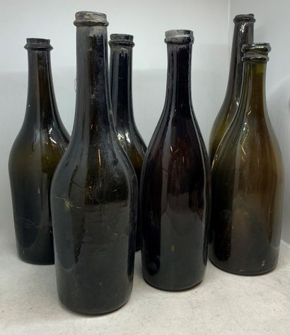  25 bouteilles anciennes vides