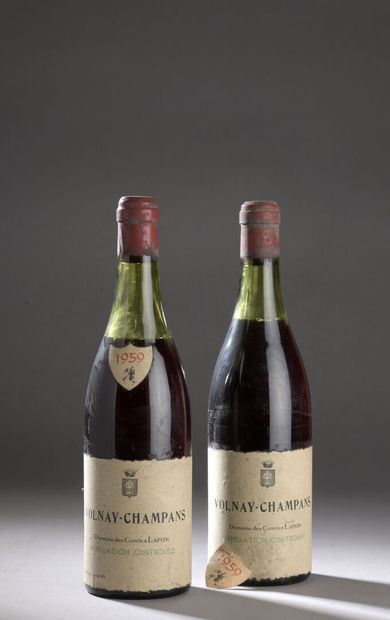 null 2 bouteilles de VOLNAY-CHAMPANS 1959 du Domaine des Comtes Lafon, 1 mi-épaule,...