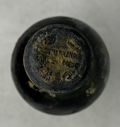 null 2 bottles: 

- 1 Château LA GRAVE TRIGANT DE BOISSET, Pomerol, no vintage, very...
