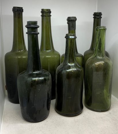  17 bouteilles anciennes vides