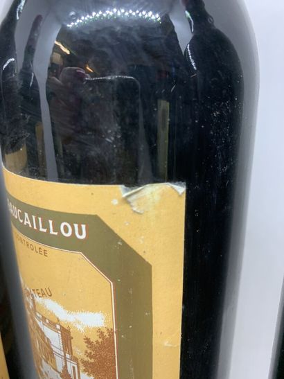  11 bouteilles : 
- 4 Château DUCRU-BEAUCAILLOU Saint-Julien 1986, étiquettes et...