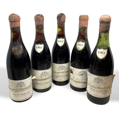  10 bouteilles de VOSNE ROMANEE 1961 de B. de Monthélie, 3 haute épaule, 2 mi-épaule,...