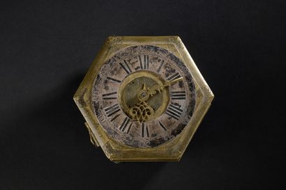 null Horloge de table en laiton doré et argenté de forme hexagonale, à deux aiguilles...