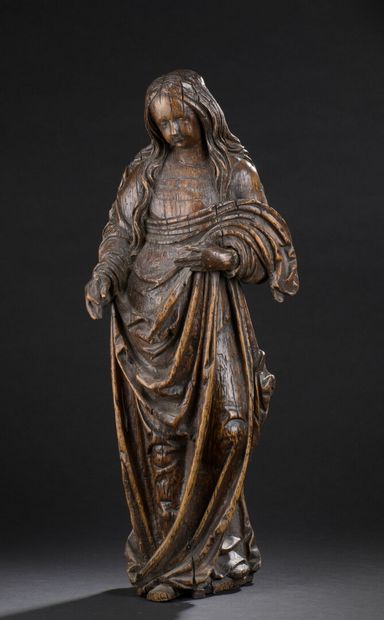 null Vierge ou sainte Femme en chêne sculpté, dos creusé. Elle est revêtue d'une...