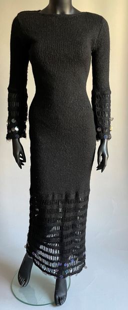 null Bazar de Christian LACROIX

Longue robe en laine noire, le bas de la robe et...