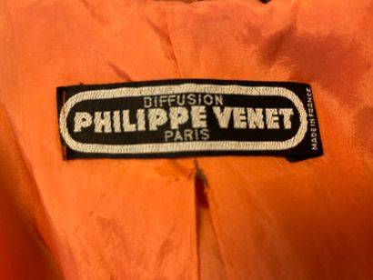 null Philippe VENET

Trench en gabardine de coton vieux rose, simple boutonnage,...