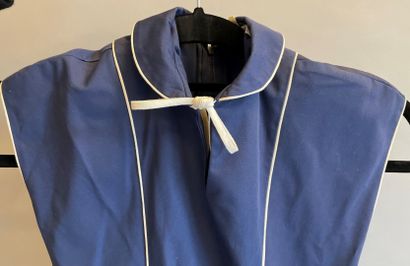 null Pierre CARDIN pour enfant

Robe en coton bleu marine, à liseré blanc agrémentée...