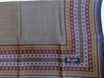 null MORABITO Paris

Foulard en soie bleu, rouge, gris et vert à motifs géométriques

85...