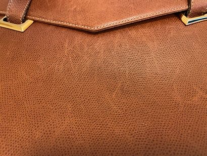 null Salvatore FERRAGAMO

Sac en cuir grainé camel , fermeture sur rabat à pression...