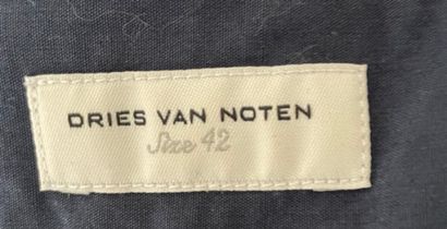 null Dries VAN NOTEN

Chemisier sans manches en coton bleu marine, rebrodé des paillettes...