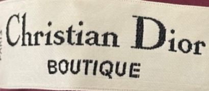 null Christian DIOR Boutique 

Robe d’intérieur en velours aubergine, petit col,...