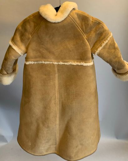 null CHARLES CRÉATION 

Manteau pour enfant en peau lainé beige, 

taches, taille...