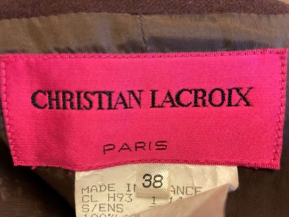 null Christian LACROIX Paris

Veste courte cintrée en laine marron ornée de motifs...
