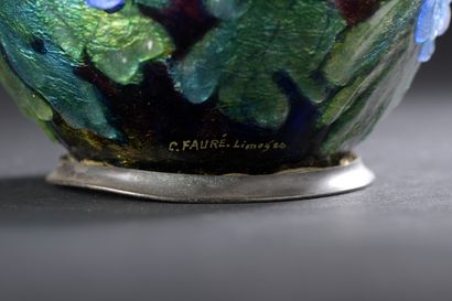 null Camille FAURE (1874-1956)

Vase ovoïde en cuivre à petit col resserré et talon...
