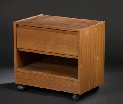 null SCANDINAVIAN WORK

Two teak bedside tables with quadrangular body on wheels,...