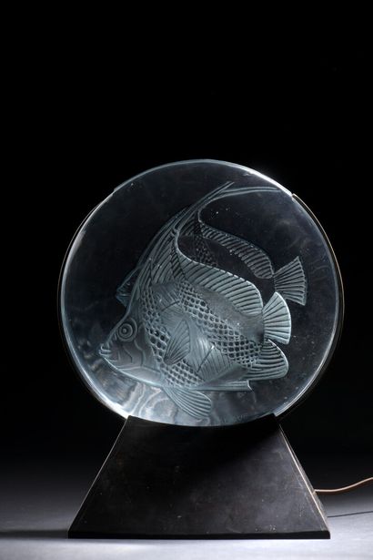 null René LALIQUE (1860-1945)

Fireplace lamp " Poissons ". Proof in white glass...