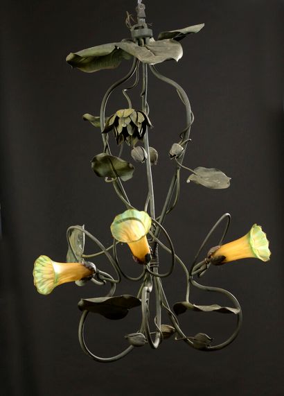 null FRENCH WORK

Two lotus leaves suspensions in antique green patinated metal with...