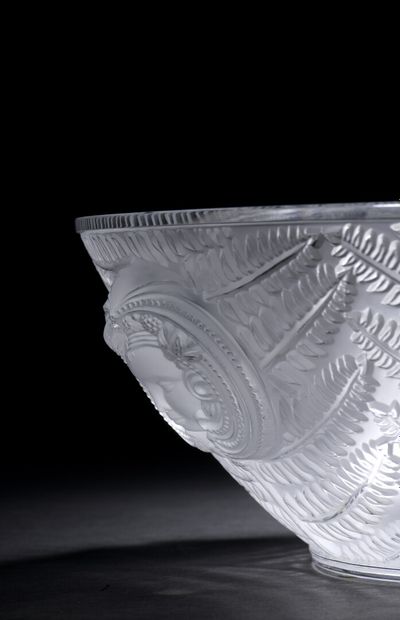 null LALIQUE CRYSTAL

Psyche" cup (model created in 2001).

Proof in satin-finished...