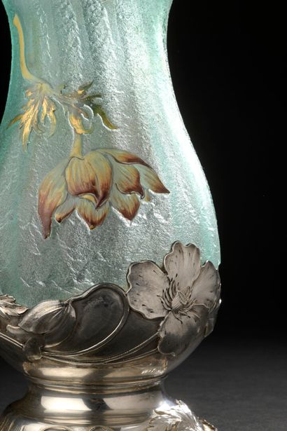 null Émile GALLÉ (1846-1904)

Piriform vase with a poly-lobed neck, hot-modeled,...