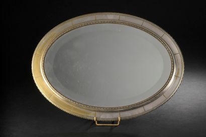 null FRENCH WORK

Mirror tray with oval body in chased vermeil with stepped border....