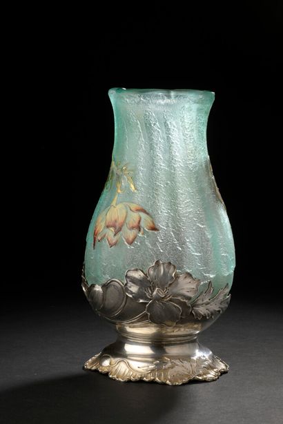 null Émile GALLÉ (1846-1904)

Piriform vase with a poly-lobed neck, hot-modeled,...