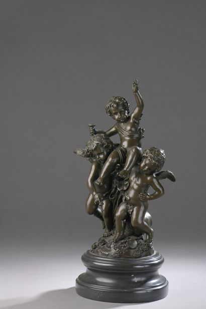 null 
*Mathurin MOREAU (1822-1912)




Two loves carrying a third on their shoulders




Bronze...