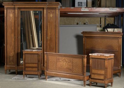 null E. PRINTZ FILS

Bedroom furniture in rosewood veneer inlaid with quivers of...