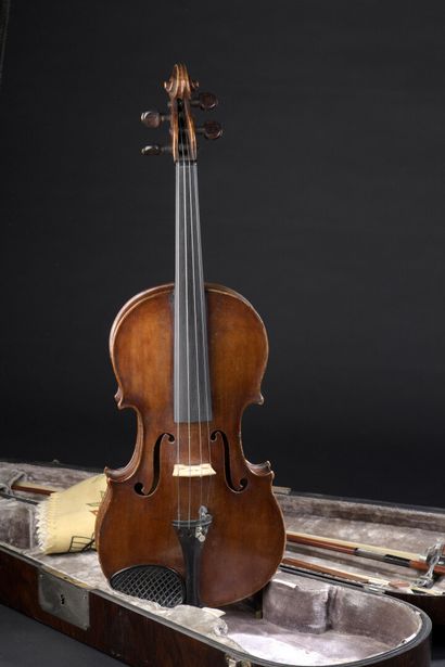 null Study violin bearing a label "Auber Luthier à Troyes 1867

Length : 362 mm

Two...