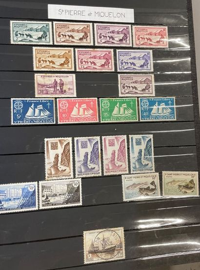 null Caisse de timbres : nombreux facials non oblitérés, enveloppes premiers jours,...