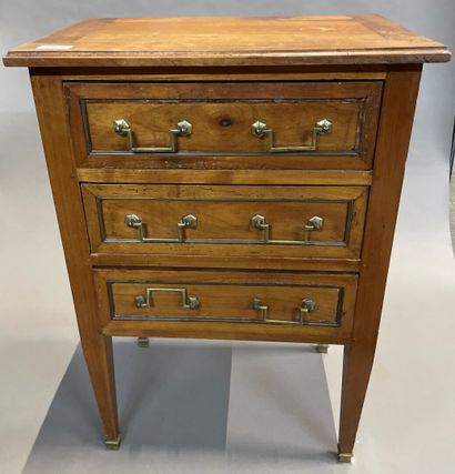 null Small chest of drawers with three drawers decorated with brass fillets.

72...