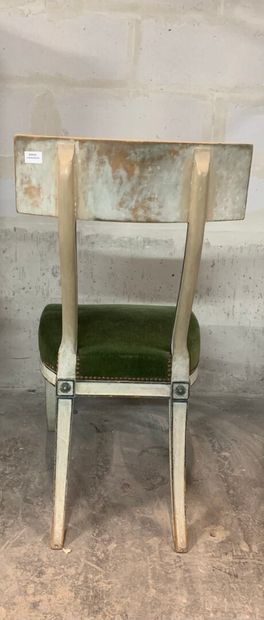 null Grey lacquered wood chair, the back with a band, the legs in sabre.

Italian...