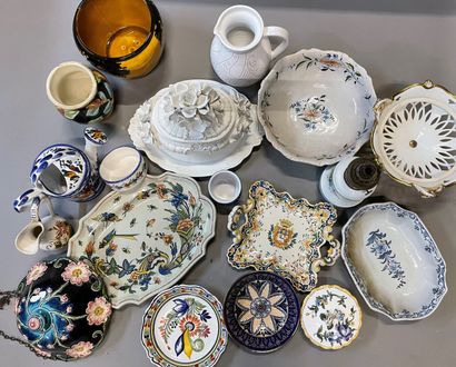 null Case of earthenware: plates, tureen, dishes, jugs, suspension.

Accidents.
