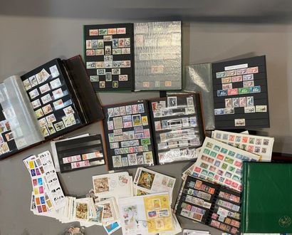 Caisse de timbres : nombreux facials non...