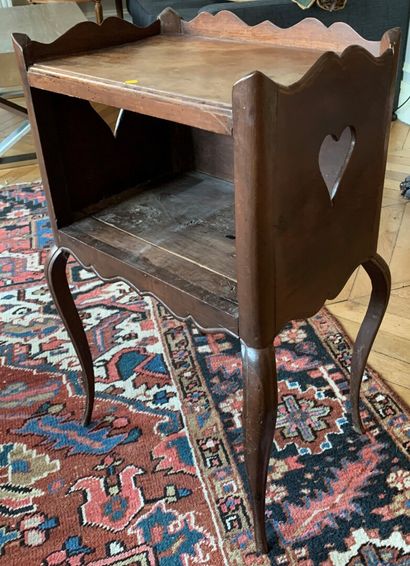 null Pair of night tables with an open box with a heart,

cambered legs, side drawer

69...