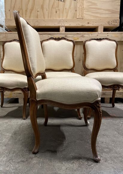 null Suite of four chairs in molded wood and carved with flowers, with back to the...