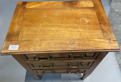 null Small chest of drawers with three drawers decorated with brass fillets.

72...
