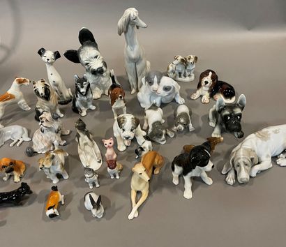 null Collections de chiens en porcelaine anglaise de Copenhague et divers.