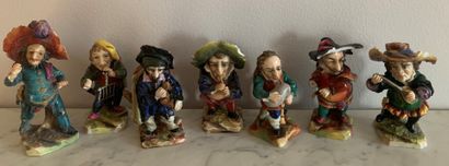null Seven musicians in polychrome earthenware

H : 10 cm

Accidents and missing...
